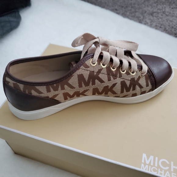 MICHAEL Michael Kors MK City Sneakers - Picture 2 of 6